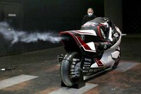 Hollow Aerodynamic Electric Motorcycles Image 3