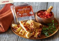 Garlic Bread-Flavored Cheeses Image 1