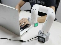 Collaborative Six-Axis Robotic Arms Image 4