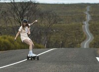 Performance-Focused Electric Skateboards Image 2