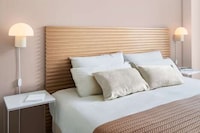 Simplistic Mushroom-Shaped Lamps Image 2