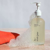 Clean Eco-Friendly Body Washes Image 1