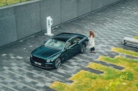 High-End Hybrid Vehicles Image 1