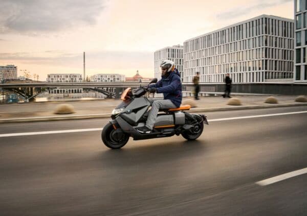 Dynamic Electric Scooters