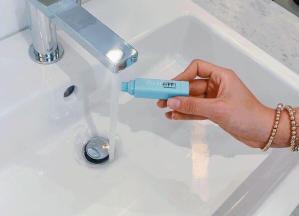 Portable All-in-One Toothbrushes Image 2