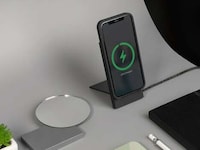 Sleek Magnetized Smartphone Chargers Image 4