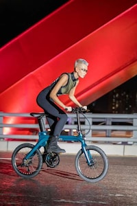 Range-Roving Folding E-Bikes Image 7