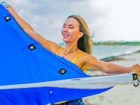 Convertible Travel-Friendly Sunshades Image 5