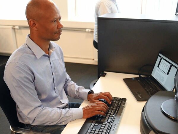 Standing Reminder Desk Devices