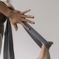 Stretch-Enhancing Yoga Straps Image 5