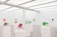 Colorful Mirrored Glass Sculptures Image 7