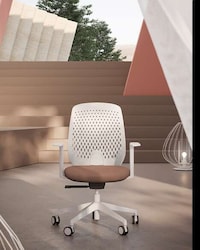 Fluidly Designed Office Chairs Image 3