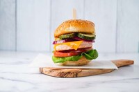 Four-Ingredient Salmon Burgers Image 3