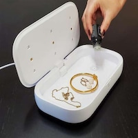 Device-Sanitizing Wireless Chargers Image 5