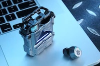 Sci-Fi-Inspired Headphones Image 1