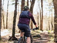 Contoured Wearable Hydration Packs Image 6