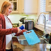 Hand-Held Home Sanitizing Devices Image 5