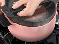 User-Friendly Cookware Designs Image 3