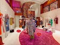 Cutting-Edge Virtual Retail Platforms Image 2
