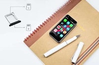 Miniature Card-Sized Smartphones Image 2