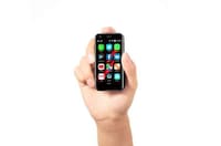 Miniature Card-Sized Smartphones Image 4