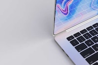 Sleek Smartphone-Like Laptops Image 4