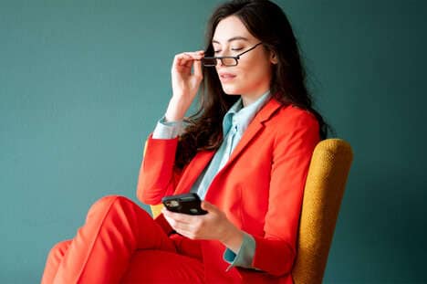 Spectacle-Holding Smartphone Cases