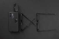 Spectacle-Holding Smartphone Cases Image 7