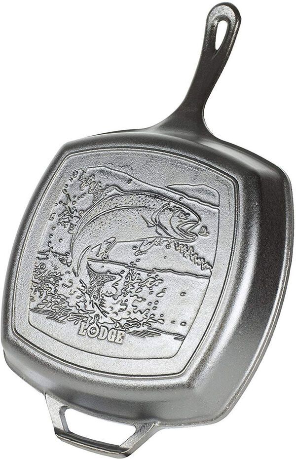 Animalistic Cast-Iron Skillets : Lodge Wildlife Series