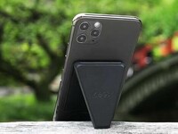 Grip-Friendly Smartphone Stands Image 5