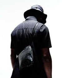 Gender-Neutral Minimalist Bags Image 3