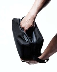 Gender-Neutral Minimalist Bags Image 4