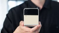 5G Clamshell Smartphones Image 5
