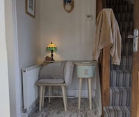 Space-Saving Living Room Desks Image 2