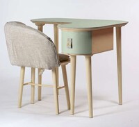Space-Saving Living Room Desks Image 4