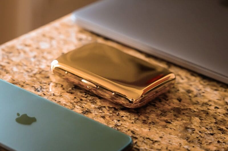 Self-Sanitizing Wallets