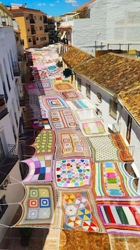 Eco-Friendly Crocheted Sunshades Image 1