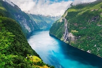Luxurious 22-Country Cruises Image 2