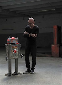 Upcycled Illuminated Robot Sculptures Image 2