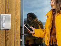 Connected Entryway Key Safes Image 1