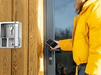 Connected Entryway Key Safes Image 2