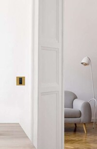 Sleek Modern Lighting Controls Image 2