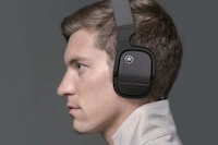 Head-Tracking Wireless Headphones Image 1