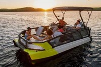 Customizable Pontoon Boats Image 1