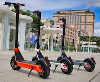 Low-Cost Luxury Electric Scooters Image 2