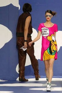Catwalk Note-Passing Image 2