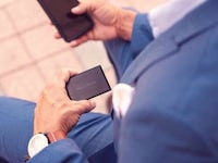 Card-Shaped 4G-Enabled Trackers Image 2