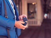 Card-Shaped 4G-Enabled Trackers Image 4