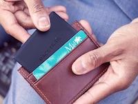 Card-Shaped 4G-Enabled Trackers Image 5