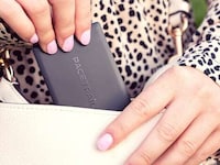 Card-Shaped 4G-Enabled Trackers Image 6